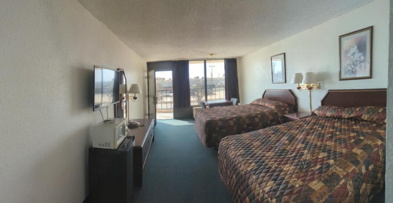 Luxury Inn Mustang Exterior photo
