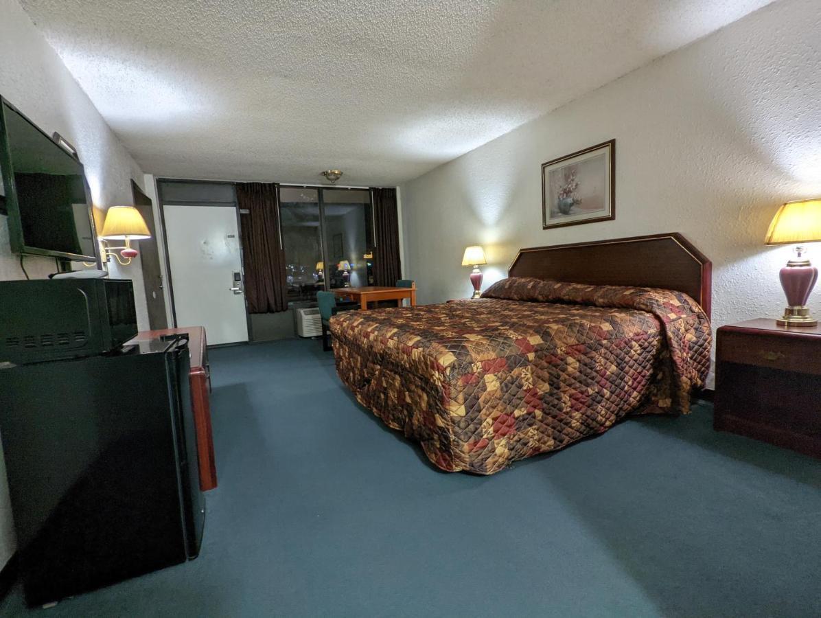 Luxury Inn Mustang Exterior photo